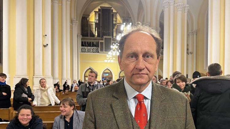 Gerade in unfriedlichen Zeiten sei die Weihnachtsbotschaft als Botschaft des Friedens und der Hoffnung wichtig, sagte Lambdorff.