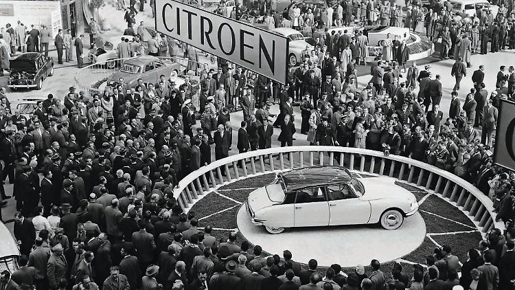 70 Jahre Citroen DS: Auf dem Pariser Salon 1955 feierte die futuristische Limousine ihre Weltpremiere.