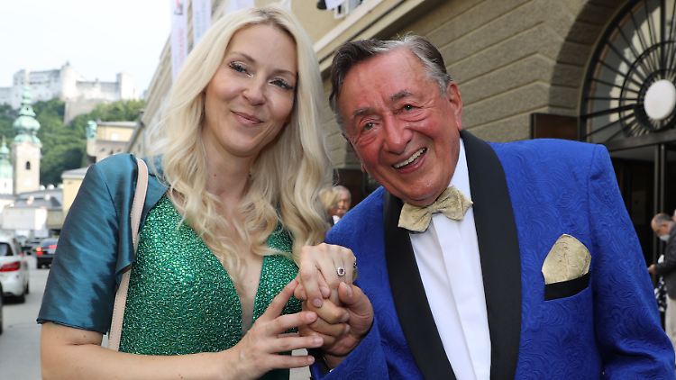 Galt der Angriff ihm oder ihr? Richard und Simone Lugner.