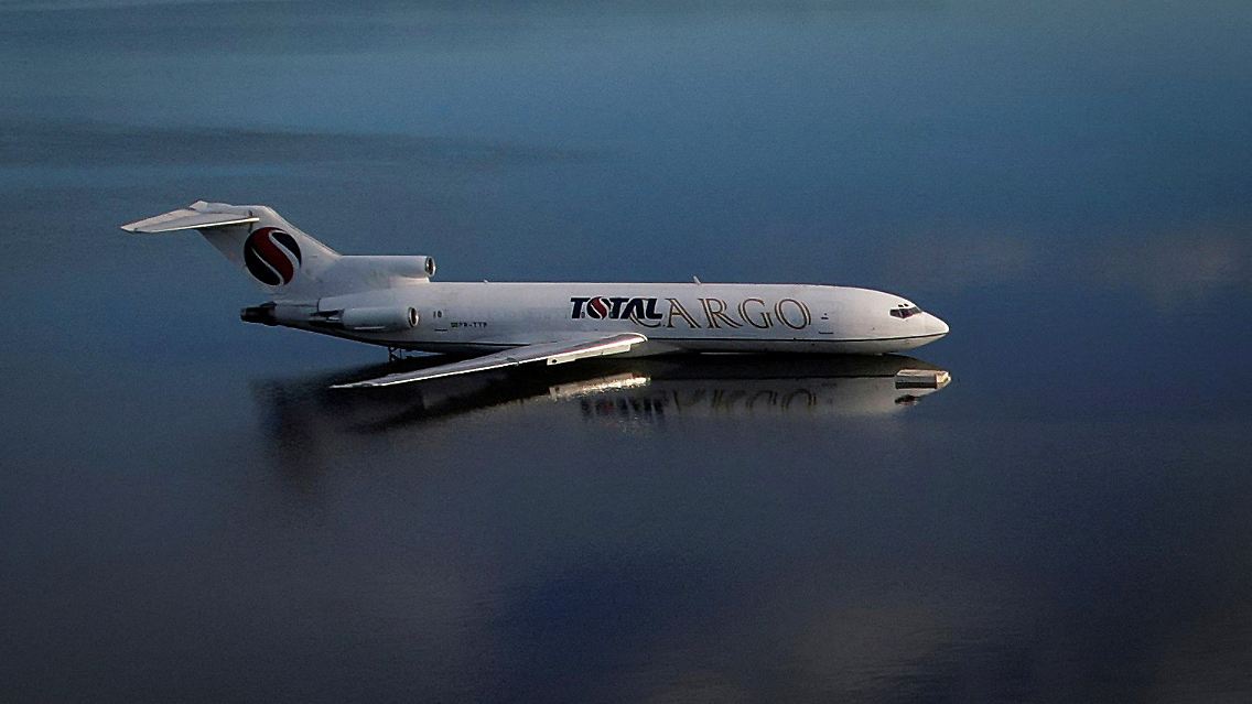 17. Mai: Eine Drohnenaufnahme zeigt ein Flugzeug, das auf einer überfluteten Landebahn am Flughafen von Porto Alegre steht. Im Bundesstaat Rio Grande do Sul kommt es zu dem schlimmsten Hochwasser in der Geschichte Brasiliens.