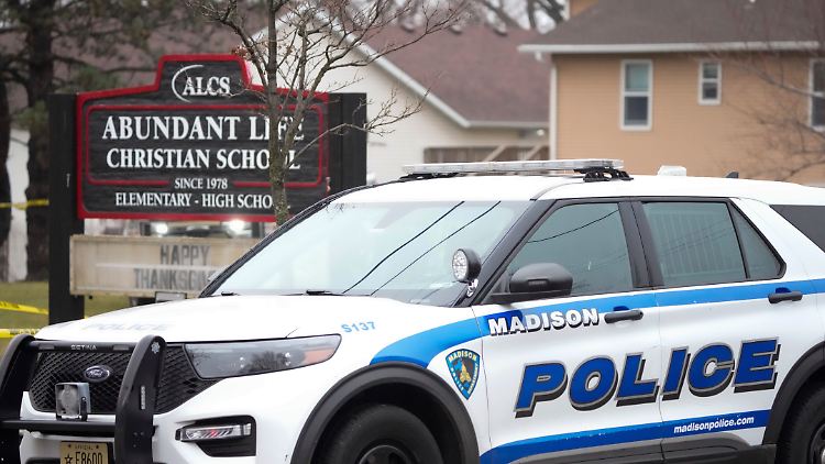 Polizeiaufgebot statt Adventsstimmung an  der Abundant Life Christian School in Madison. 