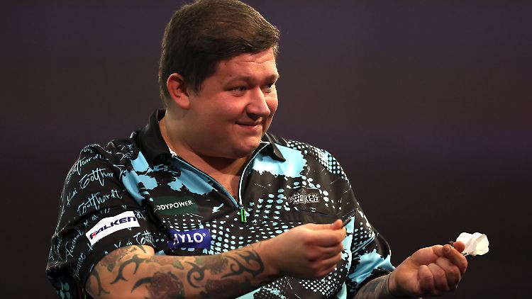 Das hat die Darts-WM noch nicht gesehen: Ein Dartpfeil von Kai Gotthardt zerbricht mitten im Spiel in zwei Teile.