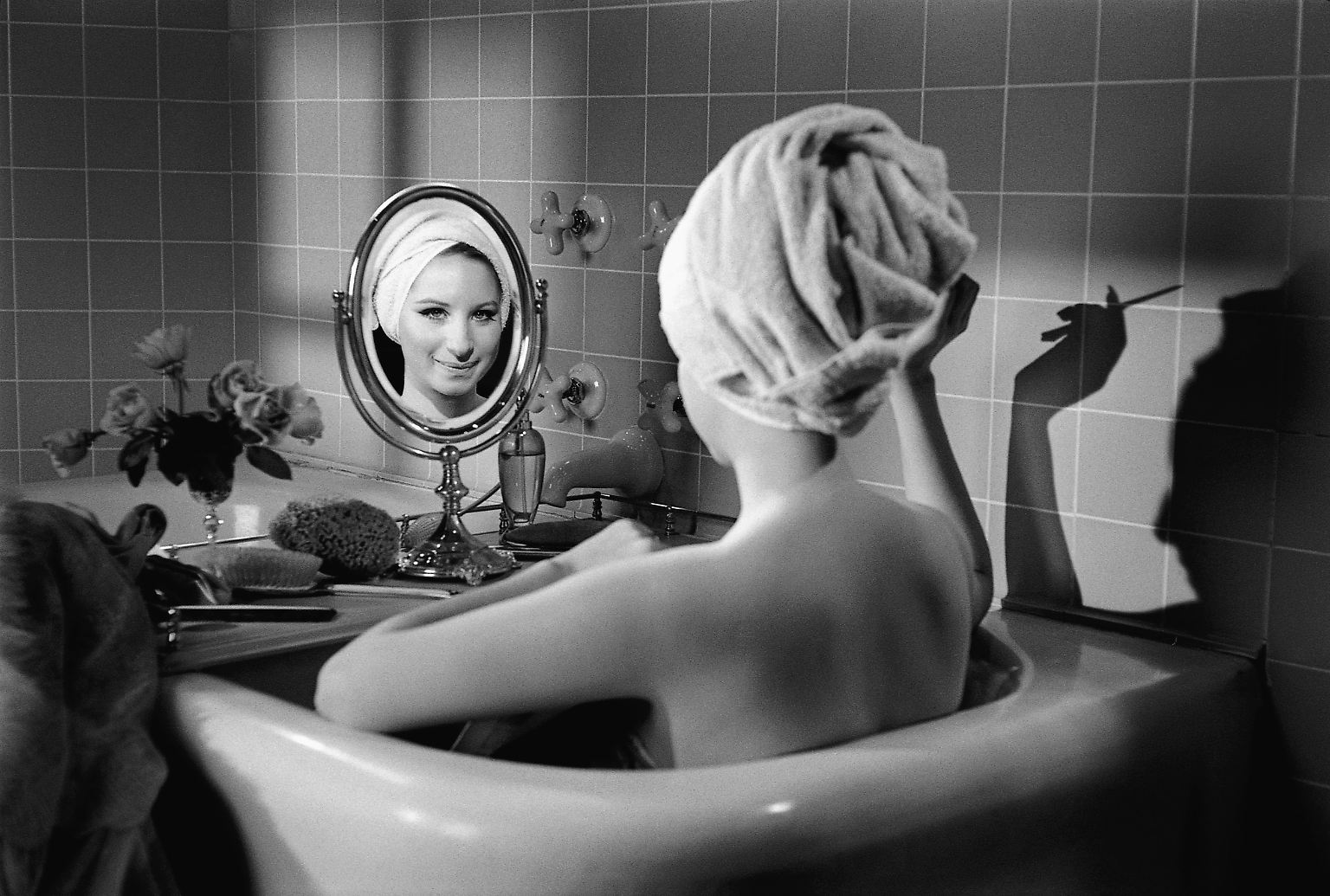 "I do my nails. Read up on sales", singt Barbra Streisand 1967 in der Badewanne. 
