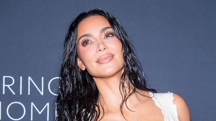 Ob sich Kim Kardashian hier schon über ihren neuesten schlagzeilenträchtigen Werbe-Coup freut?