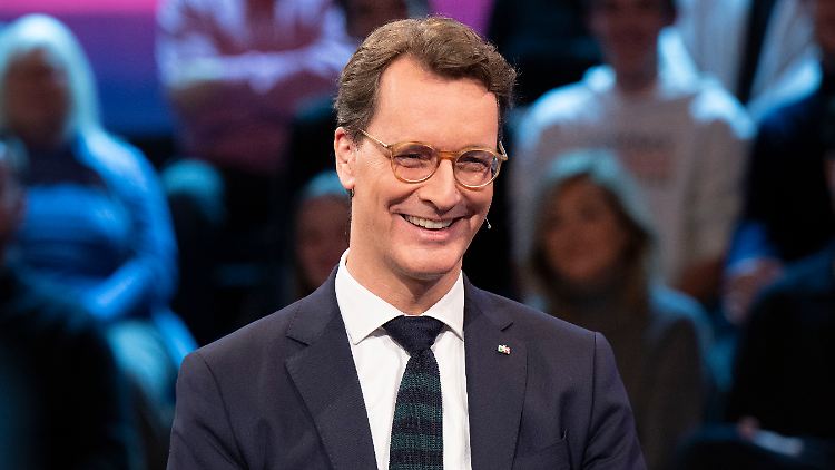 Wüst koaliert in NRW mit den Grünen. Was den Bund angeht, will er derzeit nicht über Koalitionsoptionen sprechen.