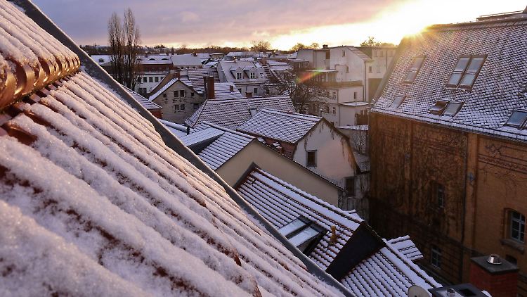 Frostiges Wetter kann nicht nur für stimmungsvolle Bilder sorgen - auch die Gefahr von Wasserrohrbrüchen steigt.