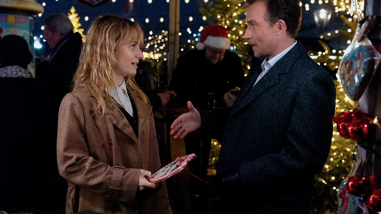 This Christmas I give you my heart: Isabelle Grandjean (Anna Pieri Zuercher) und Marek aus Warschau (Lucas Gregorowicz).