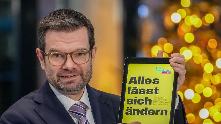 Marco Buschmann stellt in Berlin das Programm für die "Wirtschaftswende" vor. 