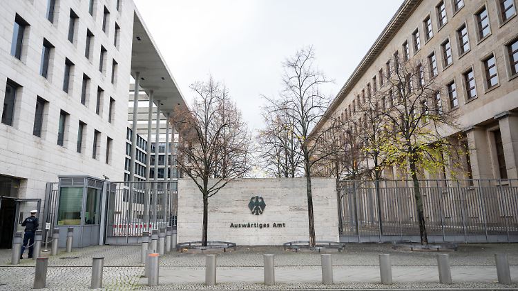 Man prüfe alle Optionen, wie und wann man eine Präsenz in Damaskus wieder herstellen könne, hieß es vom Auswärtigen Amt.
