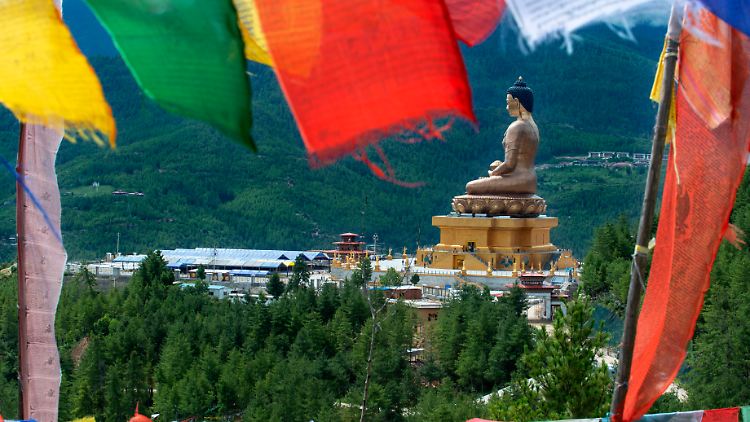 Die riesige Buddha-Statue ist das Wahrzeichen von Thimphu, der Hauptstadt von Bhutan.