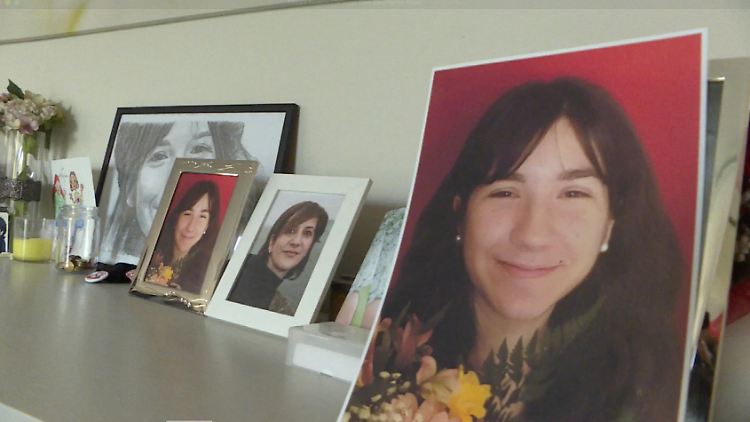Die Schwestern Giulia und Elena Cecchettin auf Bildern im Haus ihres Vaters Gino.