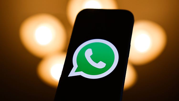 Man kann jetzt ChatGPT in Whatsapp Fragen stellen.