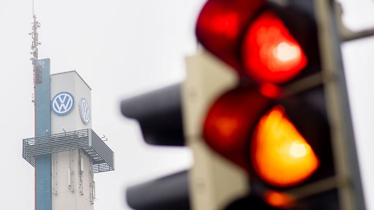 Fabrikschließungen zählen zu den roten Linien der Arbeitnehmervertreter. Eine Einigung rückt näher.