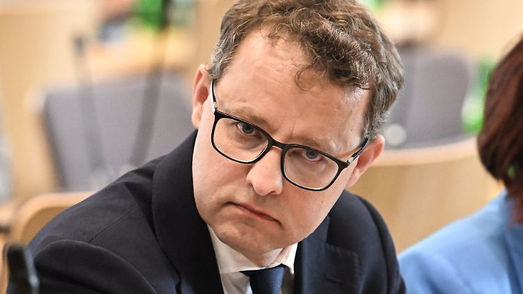 Romanowski wurde gerade international zur Fahndung ausgeschrieben. Jetzt findet er in Ungarn Zuflucht.