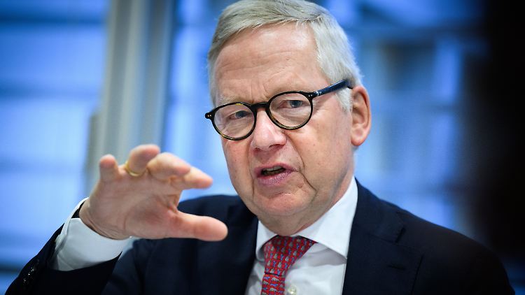Die geplante Wachstumsinitiative hätte dem Bürokratie-Abbau geholfen, so der Chef des Nationalen Normenkontrollrats Goebel.