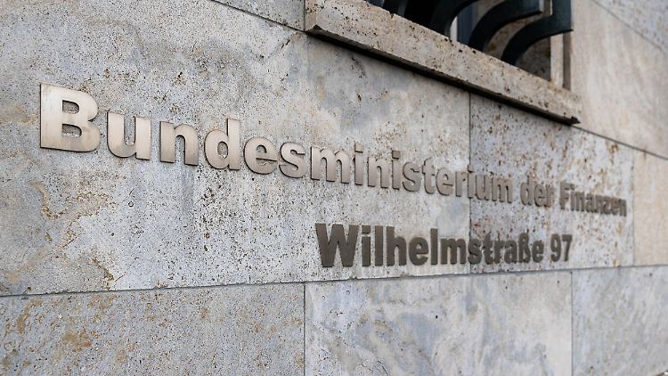 Im Finanzministerium rattern die Kassen.