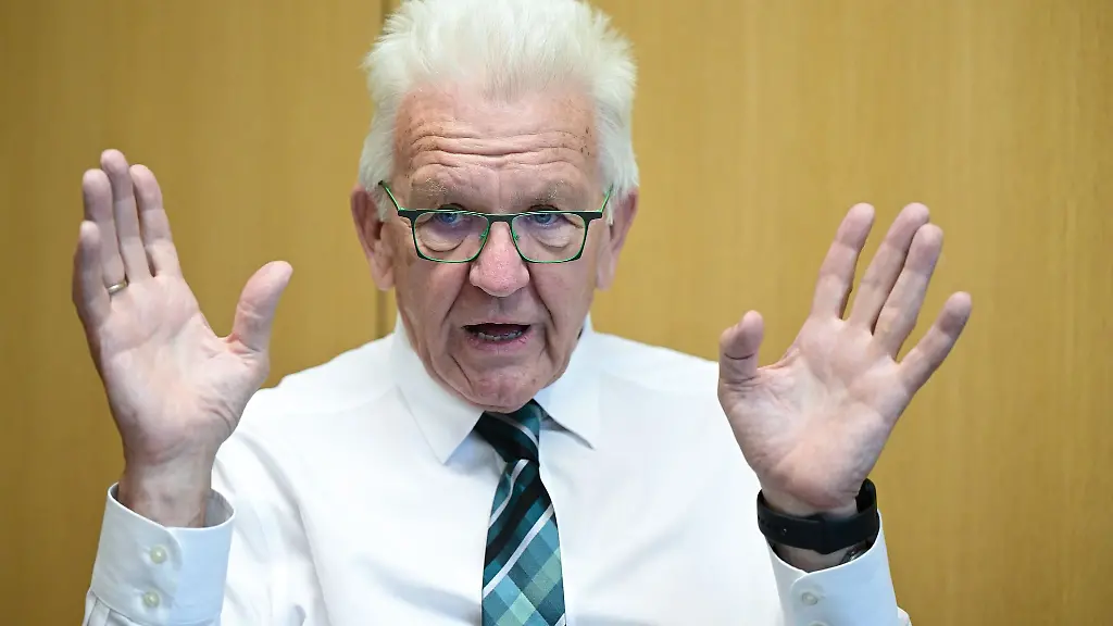Winfried-Kretschmann-Buendnis-90-Die-Gruenen-Ministerpraesident-von-Baden-Wuerttemberg-spricht