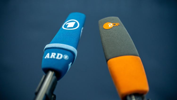 ARD und ZDF überlegen nun, in welcher Form Habeck und Weidel ihre Positionen im Programm darlegen könnten.