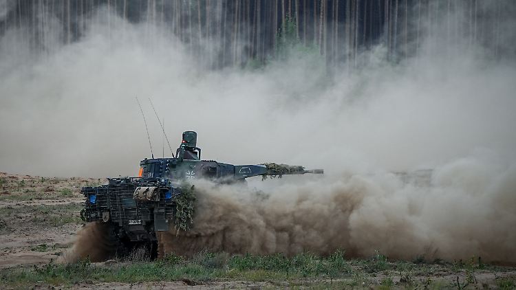 Ein Puma-Schützenpanzer bei der NATO-Übung Quadriga 2024. Dort wurden Fähigkeiten zur Verteidigung der NATO-Ostflanke trainiert.