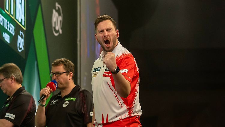 Zum vierten Mal hat Florian Hempel die erste Runde bei der Darts-WM überstanden.