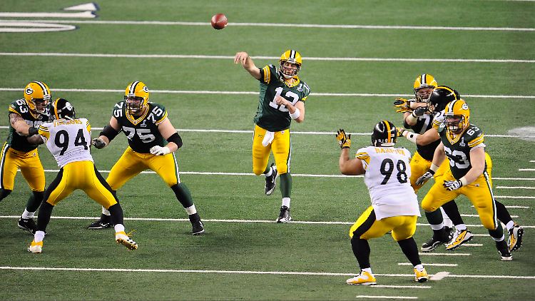 Packers-Quarterback Aaron Rodgers warf bereits in der ersten Halbzeit drei Touchdownpässe. Er wurde zum wertvollsten Spieler des Finales gewählt.