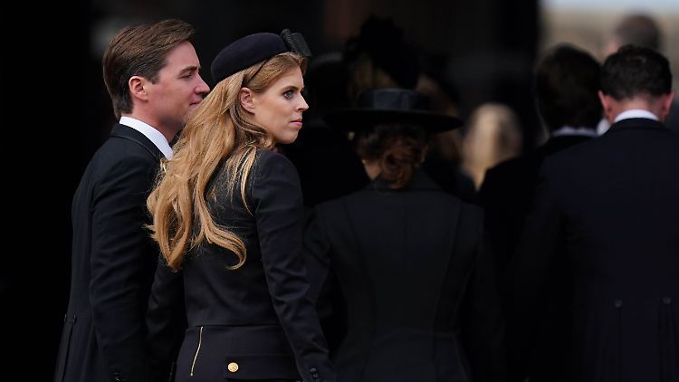 Hatten Weihnachten eigentlich bei den Schwiegereltern verbringen wollen: Prinzessin Beatrice und Mann Edoardo Mapelli Mozzi.