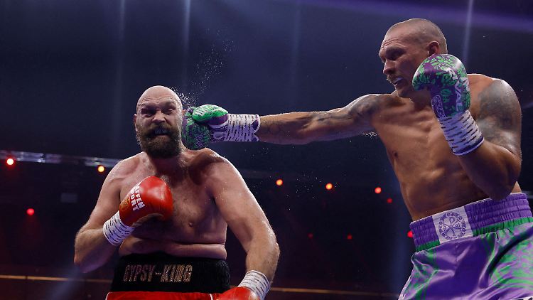 Zack! Usyk (r.) gewinnt auch den zweiten WM-Kampf im Sportswashing-Paradies Riad. 