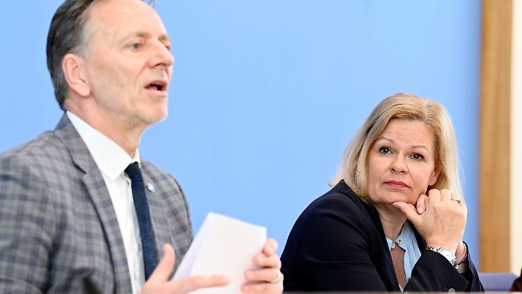 Holger Münch vom BKA muss sich wohl bei Innenministerin Nancy Faeser erklären.
