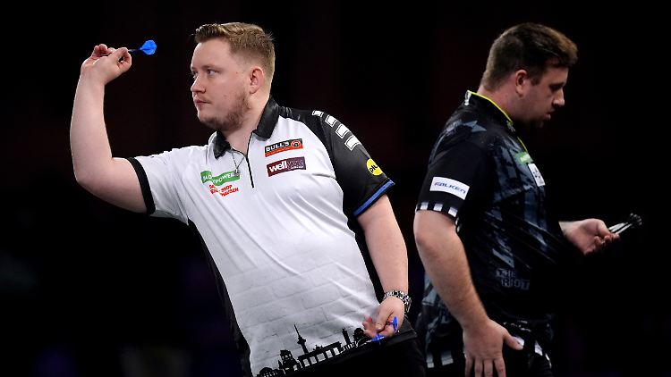 Das Achtelfinale war das Mindestziel, die Realität ist das Aus im ersten Spiel: Martin Schindler scheitert bei der Darts-WM an Callan Rydz.