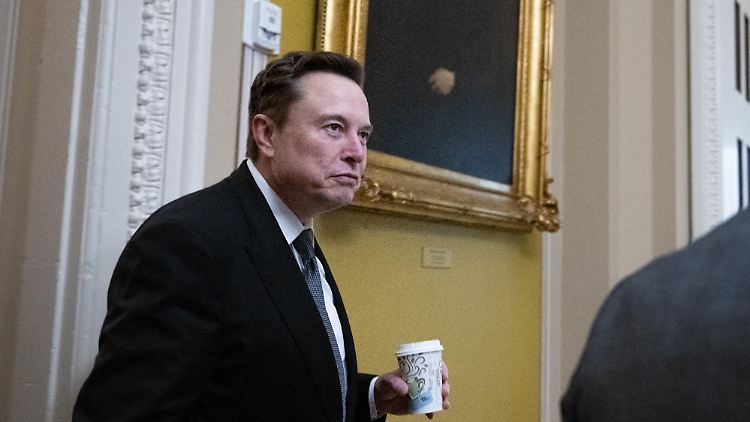 Musk kann sich an Weihnachten über Kursgewinne für Tesla freuen.