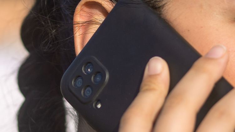 Laut Bundesnetzagentur gibt es nur noch auf 0,2 Prozent der Fläche Deutschlands keinerlei verfügbaren Mobilfunkanbieter.