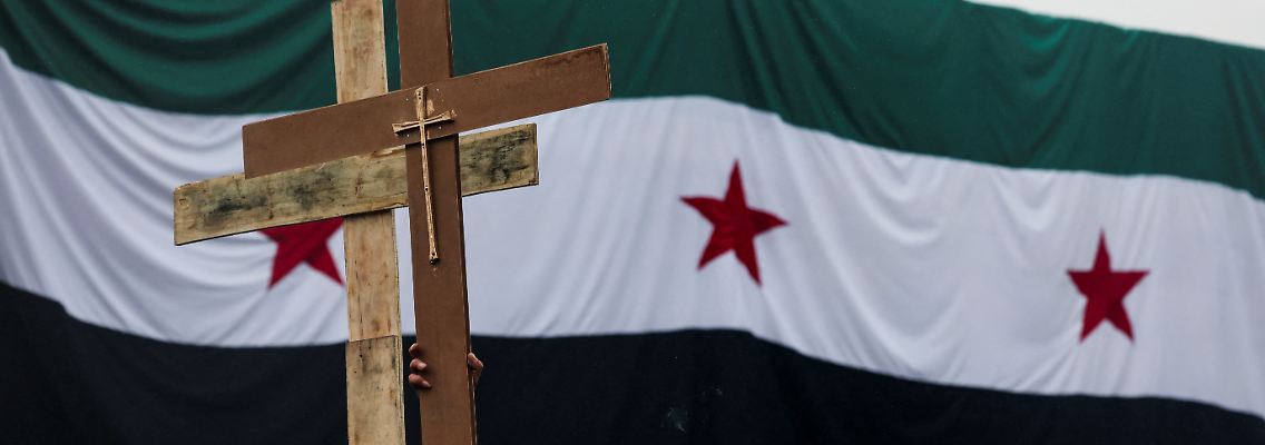 2024-12-24T111537Z_1063350460_RC2MVBAFNRWT_RTRMADP_3_SYRIA-SECURITY-CHRISTIANS-PROTEST.JPG