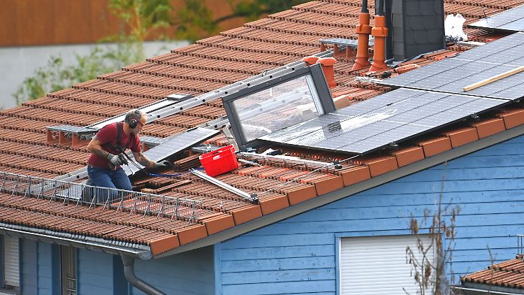 Eine eigene Solaranlage rentiert sich besonders schnell, wenn der aus dem Netz bezogene Strom viel kostet.