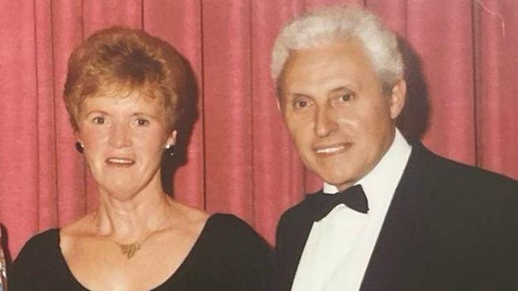 Dieses undatierte Familienfoto zeigt Sylvia Perkins mit ihrem Mann Albert.