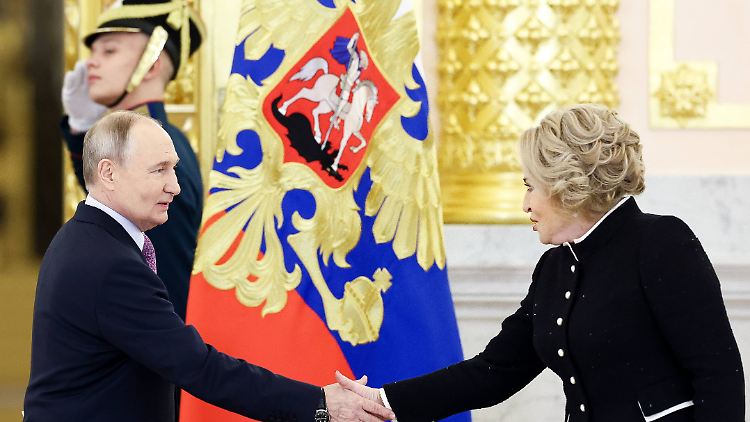 Wladimir Putin mit Valentina Matwijenko.