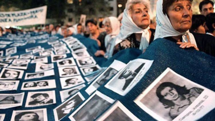 Die "Großmütter der Plaza de Mayo" sind immer noch verzweifelt auf der Suche nach ihren Enkeln.