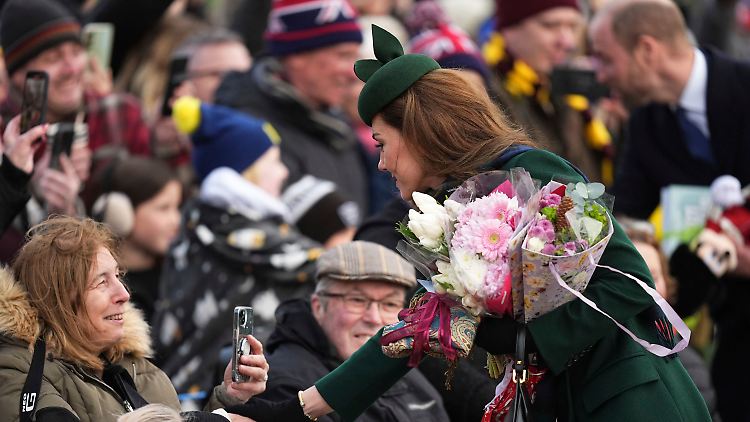 Kate sprach am Wegesrand unter anderem mit einer Krankenschwester.