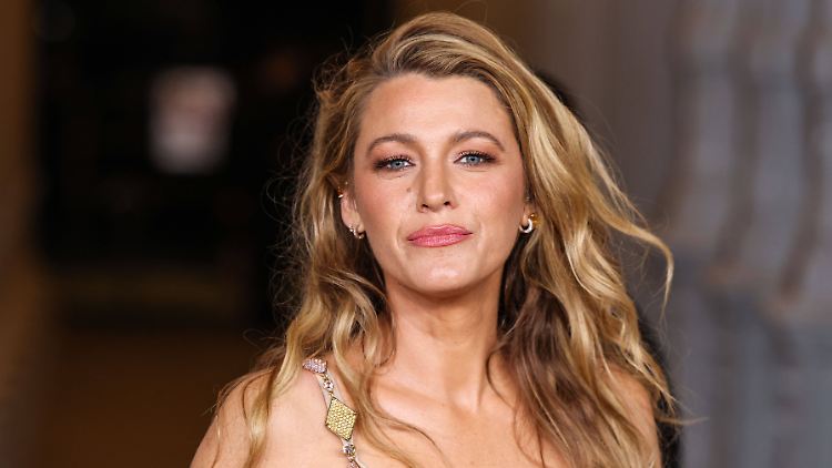 Blake Lively wehrt sich wegen angeblichen Fehlverhaltens gegen ihren Co-Star.