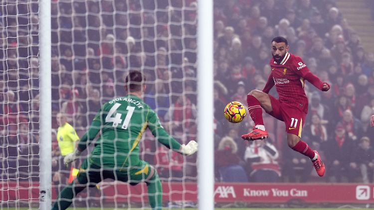 18. Spieltag in der Premier League: Liverpools Mohamed Salah schießt aufs Tor.