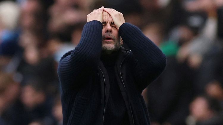 Seit Wochen dasselbe Bild: Guardiola hat schlechte Laune.