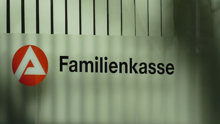 Die Familienkasse prüft die nötigen Nachweise mit Verbindungsstellen im Ausland, teilte die Bundesagentur für Arbeit mit.