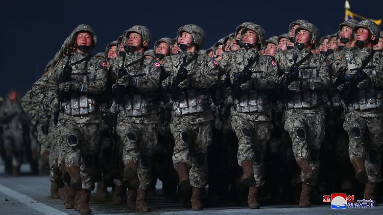 "Die nordkoreanischen Befehlshaber interessieren sich nicht im geringsten für das Überleben dieser Soldaten", sagt Selenskyj. 
