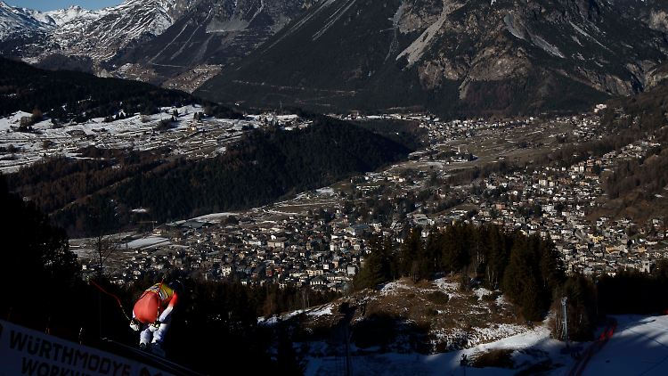Der Schweizer Franjo Von Allen in Aktion während eines alpinen Skiweltcup-Abfahrtstrainings der Herren.