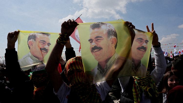Öcalan sitzt seit einem Vierteljahrhundert in Haft.