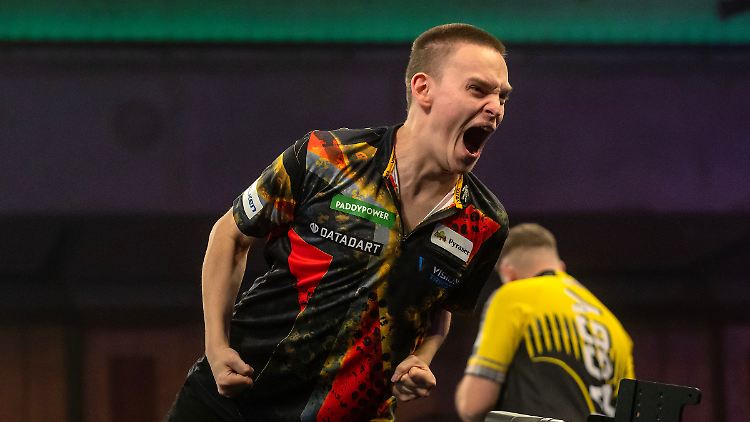 So sieht ein Jubelschrei aus: Ricardo Pietreczko zieht nach einem starken Auftritt gegen Scott Williams ins Achtelfinale der Darts-WM ein.