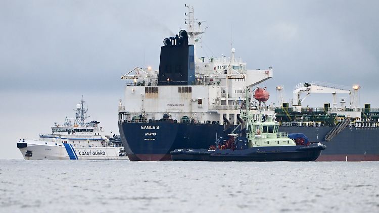 Der Öltanker "Eagle S" wird verdächtigt, die Stromverbindung zwischen Finnland und Estland, Estlink 2, gestört zu haben.