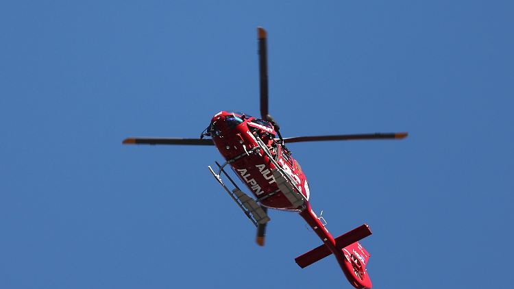 Der verletzte Athlet musste mit einem Hubschrauber abtransportiert werden. 