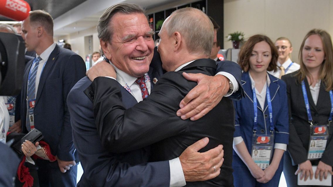 Verstehen sich wirtschaftlich und persönlich gut: Gerhard Schröder und Wladimir Putin. (Archivfoto)