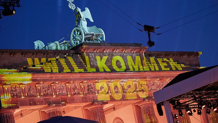 Tausende Sicherheitskräfte sichern die Berliner Silvesterfeierlichkeiten ab.