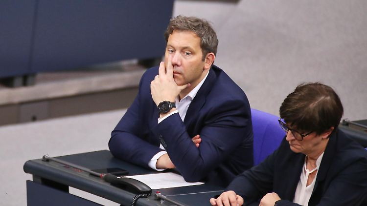 Klingbeil will beim Bürgergeld nur nachjustieren.